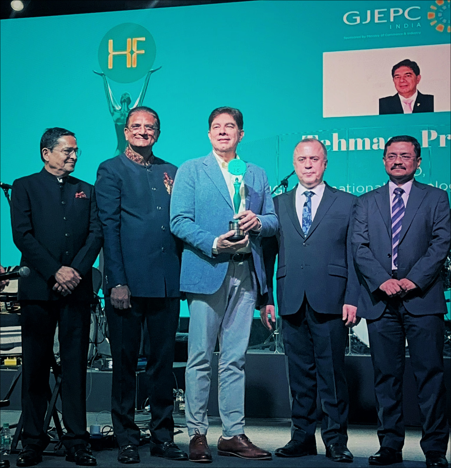 GJEPC_Honors_IGI_CEO_Tehmasp_Printer.jpg