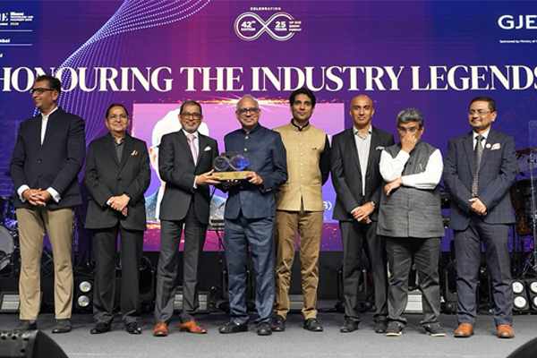  Mehul Shah conferred Industry Legend by GJEPC